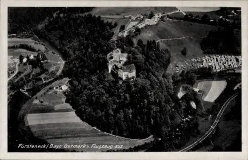 Ak Fürsteneck in Niederbayern, Fliegeraufnahme, Schloss