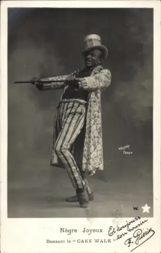 Ak Dunkelhäutiger Mann tanzt den Cake Walk, Fotograf Walery, Paris