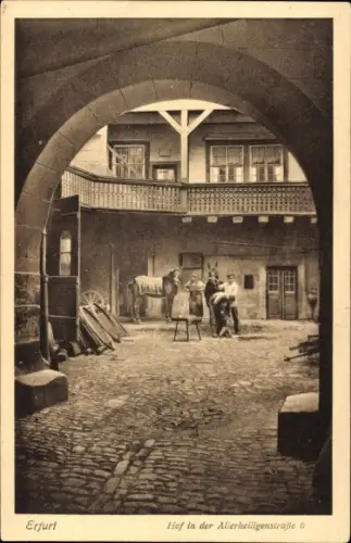 Ak Erfurt in Thüringen, Hof in der Allerheiligenstraße 6, Pferde, Hufschmied