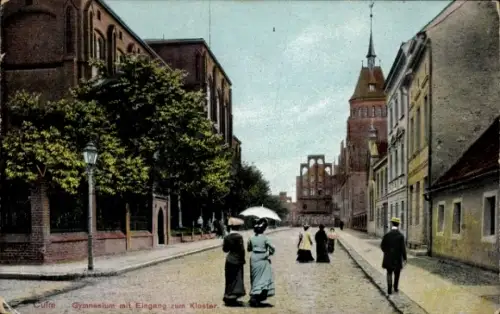 Ak Chełmno Kulm Culm Weichsel Westpreußen, Gymnasium, Eingang zum Kloster