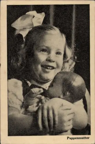 Ak Puppenmutter, Mädchen mit Puppe, Kinderportrait