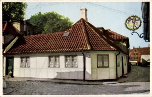 Ak Odense Dänemark, H. C. Andersens Haus, Gebäude mit rotem Dach, Straßenansicht, Odense