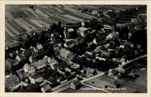 Ak Großbreitenbach in Thüringen, Luftaufnahme von  Häuser, Felder, Flugzeugansicht