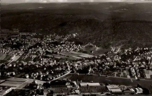 Ak Urbach im Remstal, Luftaufnahme von Urbach, Remstal, viele Häuser, Felder, Wälder