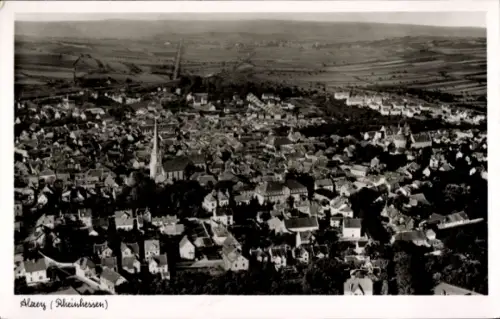 Ak Alzey in Rheinhessen, Luftaufnahme von Alzey, Rheinhessen, Stadtansicht, Kirche, Landschaft