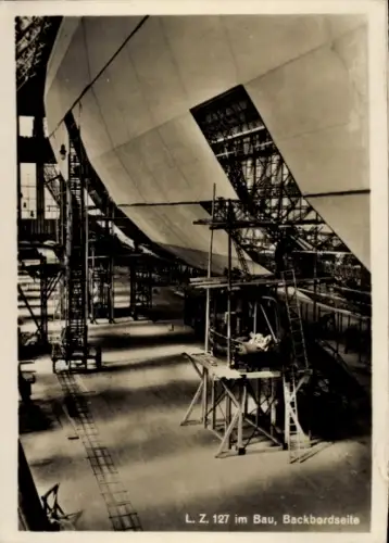 Ak Friedrichshafen am Bodensee, Luftschiff LZ 127 im Bau, Backbordseite, Zeppelin