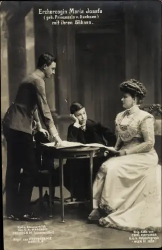 Ak Erzherzogin Maria Josefa mit ihren Söhnen, Karl I. von Österreich, Prinzessin von Sachsen