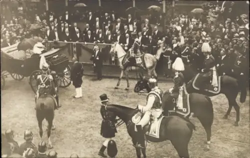 Foto Ak Merseburg an der Saale, Parade, Deutsche Soldaten zu Pferde, Heerführer