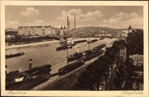 Ak Magdeburg an der Elbe,  Königsbrücke, Fluss mit Schiffen, Industrie im Hintergrund