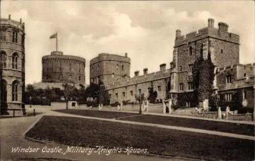 Ak Windsor Berkshire England, Windsor Castle,  Militärische Ritterhäuser, Flagge,  Gebäude