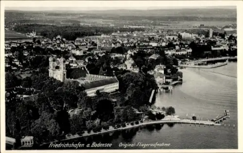 Ak Friedrichshafen am Bodensee, Friedrichshafen am Bodensee, Luftaufnahme, Stadtansicht, Wasser, 