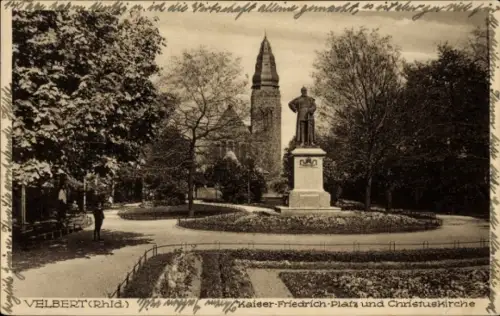Ak Velbert im Rheinland, Kaiser-Friedrich-Platz, Christuskirche, Statue, Bäume, Park