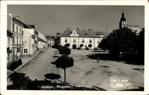 Ak Nové Hrady Gratzen Südböhmen, Ringplatz, Bäume, Häuser, Foto J. Seide, 3351
