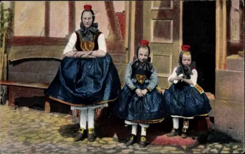 Ak Mädchen in Hessischen Trachten, Schwälmerin auf dem Weg zur Kirmes