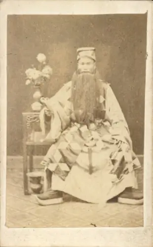 CdV Chinesischer Gaukler, Sitzportrait