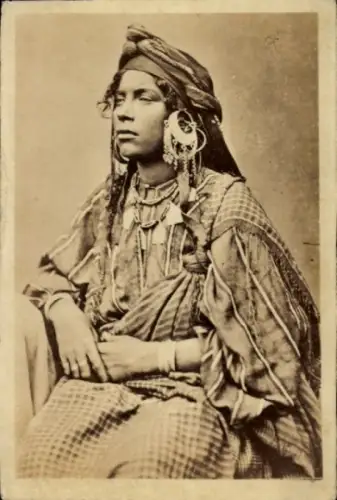 CdV Araberin, Portrait im Gewand, Schmuck