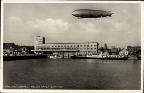 Ak Friedrichshafen am Bodensee, Neuer Hafen-Bahnhof, Zeppelin, Dampfschiff