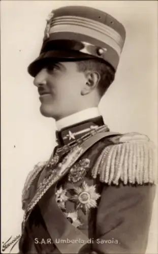 Ak König Umberto II. von Italien, Porträt in Uniform