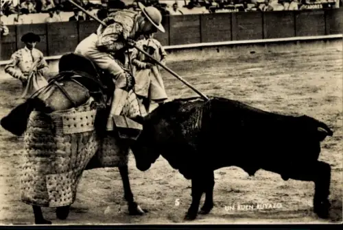 Ak Stierkampf, Torero, Stierkampfszene