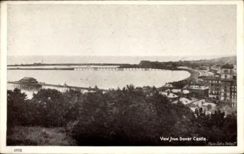 Ak Dover Kent England, Blick vom Dover Castle, Küstenansicht, Pier, Gebäude, Foto Bale a Pelleri