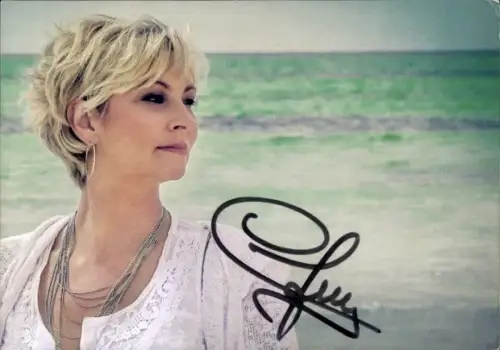 Ak Sängerin Claudia Jung, Portrait, Autogramm