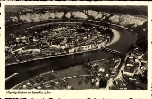 Ak Wasserburg am Inn Oberbayern, Luftaufnahme von  Fluss, Stadtansicht, Brücke