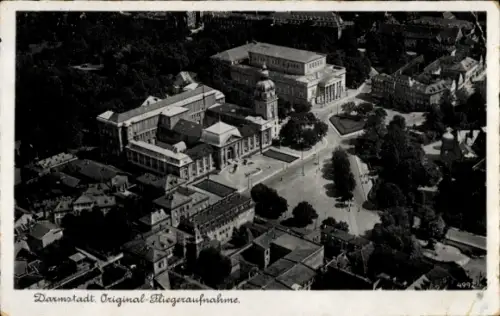 Ak Darmstadt in Hessen, Luftaufnahme von  Gebäude, Bäume, Straßen