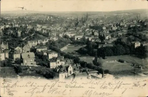 Ak Wiesbaden in Hessen, Landschaftsaufnahme von  Häuser, Kirchen, "Gut Heil"