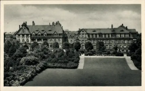 Ak Fürth in Mittelfranken Bayern, Mädchenlyzeum,  Gebäude, Bäume, Parkanlage