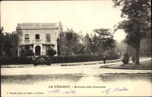 Ak Le Vésinet Yvelines, Vorderansicht eines Hauses, Straße, Bäume, Person auf der Straße