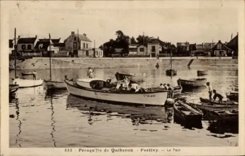 Ak Quiberon Morbihan, Hafenansicht, Boote, kleine Häuser, ruhiges Wasser, kein Menschenauflauf