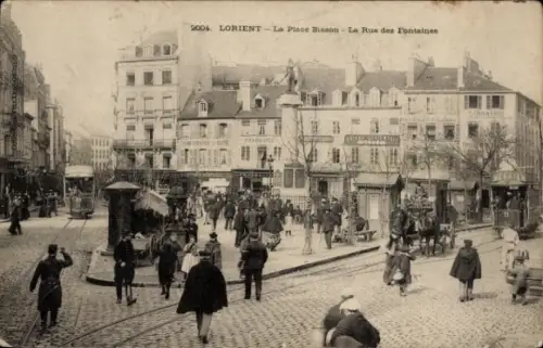 Ak Lorient Morbihan,  La Place Bisson, La Rue des Fontaines,  Stadtansicht
