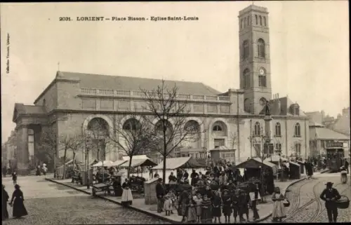 Ak Lorient Morbihan, Place Bisson, Eglise Saint Louis, Straßenbahn