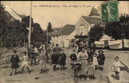 Ak Corne Maine et Loire, Place du Mail