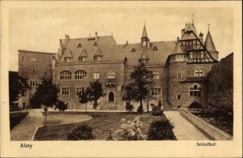 Ak Alzey in Rheinhessen, Schlosshof