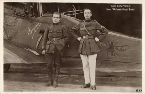 Foto Ak Französische Kampfflieger, Lieut. Dubost, Sergt. Boel, Flugzeug