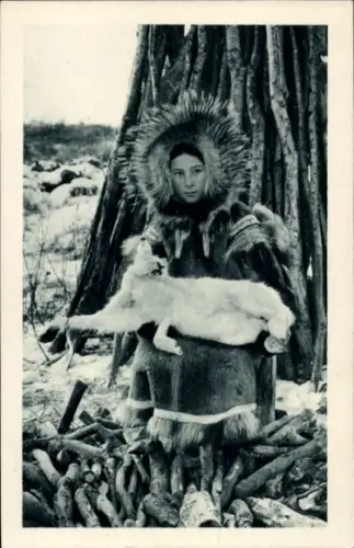 Ak Alaska, Fleur de Neige, Cercle Arctique, Am Polarkreis, Mädchen mit Hasen