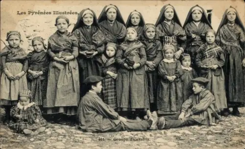 Ak Les Pyrénées Illustrées, Groupe d'Ossaloises