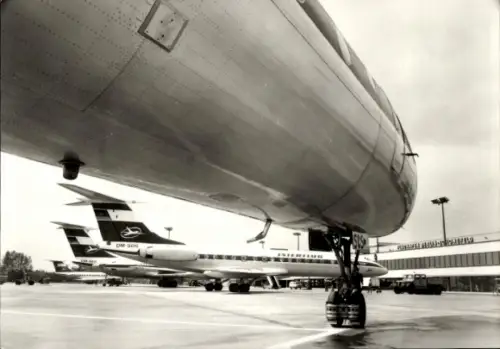Ak Schönefeld bei Berlin, Zentralflughafen, Tupolev TU 134 A, Passagierflugzeuge, Interflug