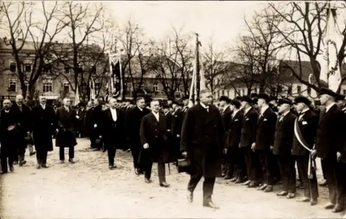 Foto Ak Neuruppin in Brandenburg, Kriegerverein, Gedenktag, Veteranen