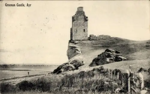 Ak Ayr Schottland, Greenan Castle, Küstenlandschaft, Person am Strand