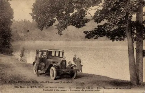 Ak Gour de Tazenat Puy-de-Dôme, Auvergne, Automobil am Ufer des Kratersees