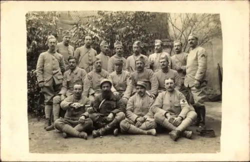 Foto Ak Französische Soldaten in Uniformen, Gruppenaufnahme