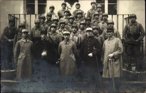 Foto Ak Französische Soldaten in Uniformen, Gruppenaufnahme