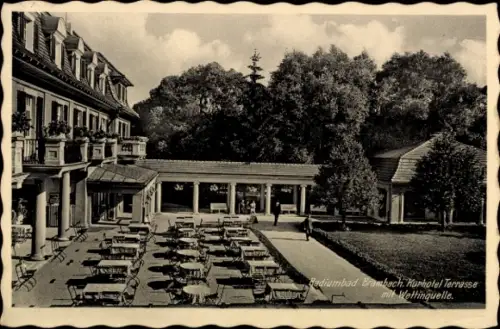 Ak Bad Brambach im Vogtland,  Kurhotel Terrasse, Wettinquelle, Garten mit Tischen