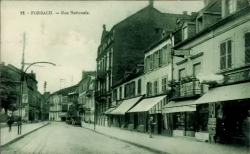 Ak Forbach im Schwarzwald,  Rue Nationale, Geschäfte, Straßenansicht