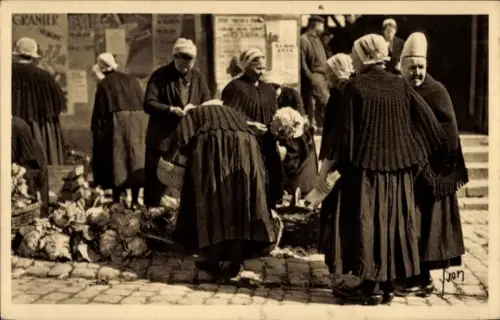 Ak Douarnenez Finistère, Menschen in bretonischen Trachten
