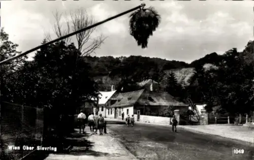 Ak Wien 19 Ober Sievering,  Straße, Häuser, Bäume, Menschen, Fahrradfahrer