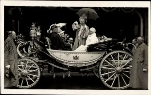 Ak Königin Emma der Niederlande, Prinzessin Wilhelmina, Heinrich zu Mecklenburg, Kutsche