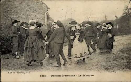Ak Bretonische Tracht, Tanzende Menschen